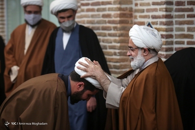آیین عمامه گذاری طلاب در روز بعثت پیامبر(ص)