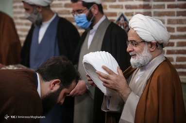 آیین عمامه گذاری طلاب در روز بعثت پیامبر(ص)