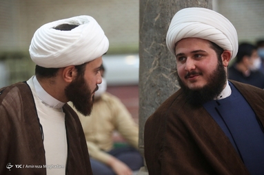 آیین عمامه گذاری طلاب در روز بعثت پیامبر(ص)