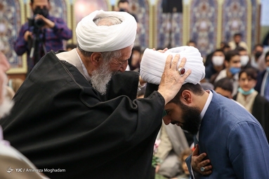 مراسم عمامه گذاری طلاب مدرسه علمیه امام خمینی ره