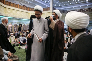 مراسم عمامه گذاری طلاب مدرسه علمیه امام خمینی ره