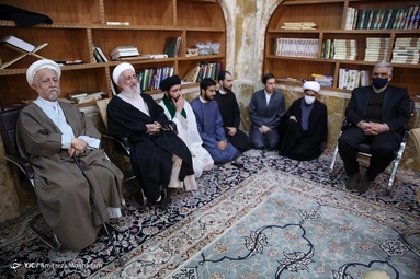 مراسم عمامه گذاری طلاب مدرسه علمیه امام خمینی ره