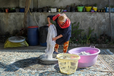 خانه تکانی روستایی در آستانه نوروز