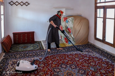 خانه تکانی روستایی در آستانه نوروز
