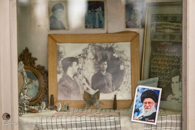 غبار روبی و عطر افشانی مزار مطهر شهدا در پنجشنبه آخر سال