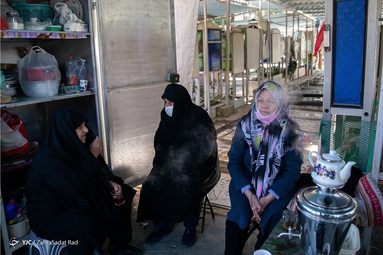 غبار روبی و عطر افشانی مزار مطهر شهدا در پنجشنبه آخر سال
