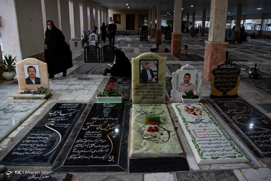 زیارت اهل قبور در پنجشنبه آخر سال ۱۴۰۰ - بوشهر