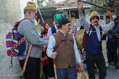 آیین نوروزخوانی در روستا