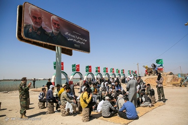 زائران راهیان نور در یادمان شهدای والفجر هشت - اروندخوزستان