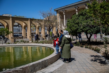 گردشگران نوروزی بنای تاریخی عمارت مسعودیه تهران