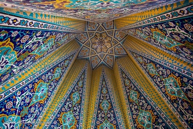 بازدید مسافران نوروزی از جاذبه‌های تاریخی همدان - آرامگاه باباطاهر عریان