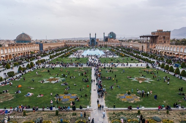 مهمانان نوروزی در نقش جهان - اصفهان