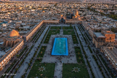 مهمانان نوروزی در نقش جهان - اصفهان