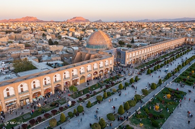 مهمانان نوروزی در نقش جهان - اصفهان