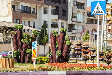نصب نمادهای نوروزی در شهر گرگان
