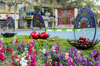 نصب نمادهای نوروزی در شهر گرگان