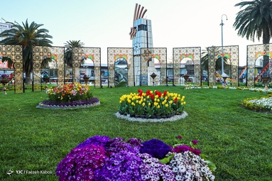 نصب نمادهای نوروزی در شهر گرگان