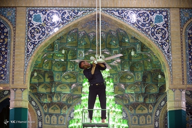 آیین غبارروبی مسجد جمکران در آستانه ماه مبارک رمضان