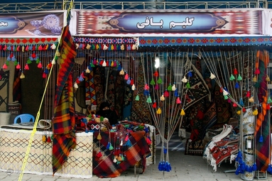 استقبال گردشگران از نمایشگاه صنایع دستی - ایلام