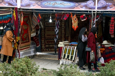 استقبال گردشگران از نمایشگاه صنایع دستی - ایلام