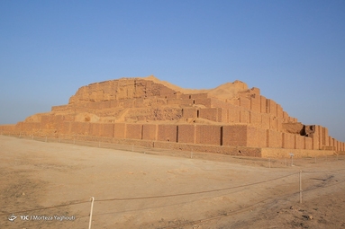 کاخ آپادانا و چغازنبیل
