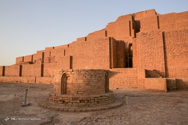 کاخ آپادانا و چغازنبیل