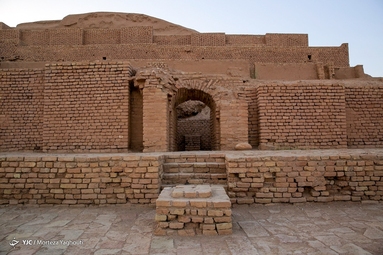 کاخ آپادانا و چغازنبیل