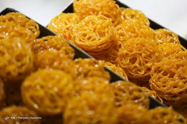 تهیه زولبیا و بامیه مخصوص ماه رمضان
