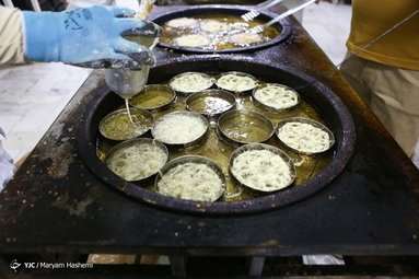 تهیه زولبیا و بامیه مخصوص ماه رمضان