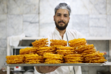 تهیه زولبیا و بامیه مخصوص ماه رمضان