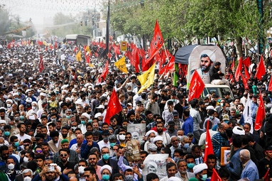تشییع پیکر روحانی شهید «محمد اصلانی» - حرم رضوی