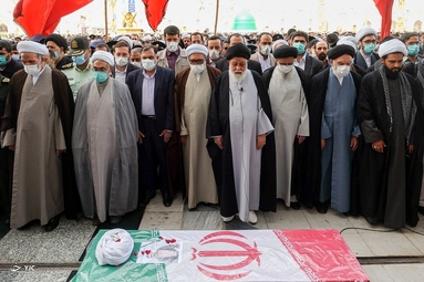 تشییع پیکر روحانی شهید «محمد اصلانی» - حرم رضوی