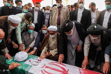 تشییع پیکر روحانی شهید «محمد اصلانی» - حرم رضوی