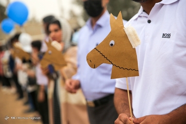 کودک اهوازی اسب سوار شد