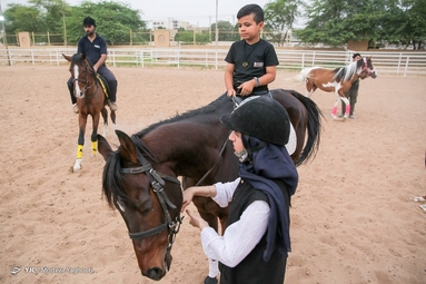 کودک اهوازی اسب سوار شد