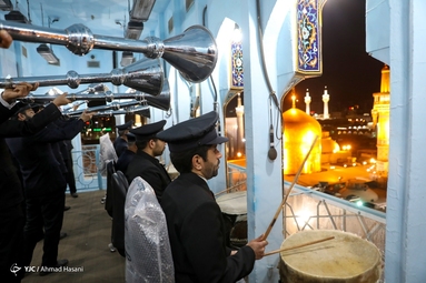 نآیین نقاره ‌زنی در حرم مطهر امام رضا (ع)