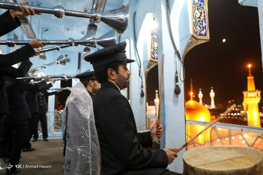 نآیین نقاره ‌زنی در حرم مطهر امام رضا (ع)