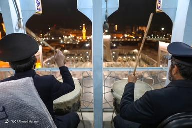 نآیین نقاره ‌زنی در حرم مطهر امام رضا (ع)