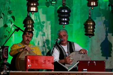 آیین گلریزان برای آزادسازی زندانیان جرائم غیر عمد با حضور سجادی وزیر ورزش و جوانان و جمعی از قهرمانان، پهلوانان و پیشکسوتان ورزش