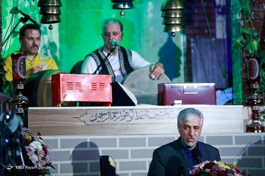 آیین گلریزان برای آزادسازی زندانیان جرائم غیر عمد با حضور سجادی وزیر ورزش و جوانان و جمعی از قهرمانان، پهلوانان و پیشکسوتان ورزش