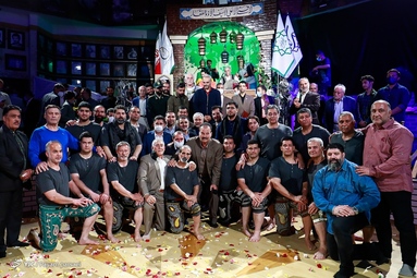 آیین گلریزان برای آزادسازی زندانیان جرائم غیر عمد با حضور سجادی وزیر ورزش و جوانان و جمعی از قهرمانان، پهلوانان و پیشکسوتان ورزش