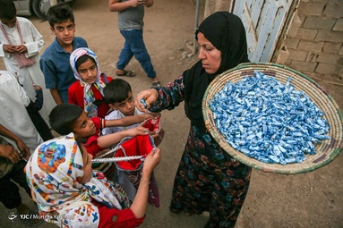 برگزاری آیین سنتی گرگیعان به مناسبت نیمه رمضان در روستای علوه از توابع اهواز - خوزستان