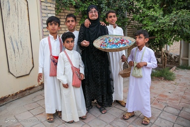 برگزاری آیین سنتی گرگیعان به مناسبت نیمه رمضان در روستای علوه از توابع اهواز - خوزستان