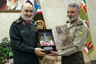 دیدار فرمانده کل سپاه با سرلشکر موسوی به مناسبت روز ارتش