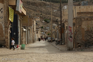 محله سعدی در نزدیکی مقبره سعدی شیرازی وضعیت نابهنجاری دارد که باعث تخریب وجهه فرهنگی منطقه سعدیه شیراز شده است.