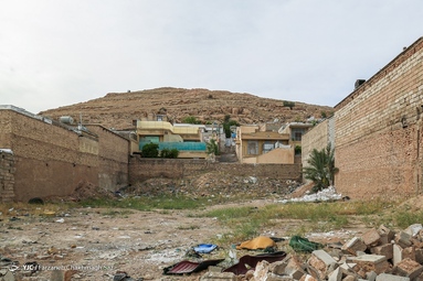 محله سعدی در نزدیکی مقبره سعدی شیرازی وضعیت نابهنجاری دارد که باعث تخریب وجهه فرهنگی منطقه سعدیه شیراز شده است.