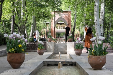 بوستان باغ ایرانی یکی از زیباترین جاذبه‌های گردشگری در محله ده ونک تهران است