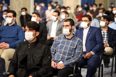 دیدار جمعی از دانشجویان و نمایندگان تشکل‌های دانشجویی با مقام معظم رهبری در حسینیه امام خمینی (ره)