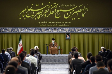 دیدار جمعی از دانشجویان و نمایندگان تشکل‌های دانشجویی با مقام معظم رهبری در حسینیه امام خمینی (ره)