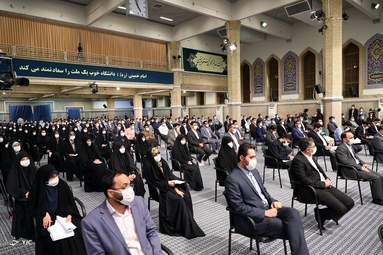 دیدار جمعی از دانشجویان و نمایندگان تشکل‌های دانشجویی با مقام معظم رهبری در حسینیه امام خمینی (ره)